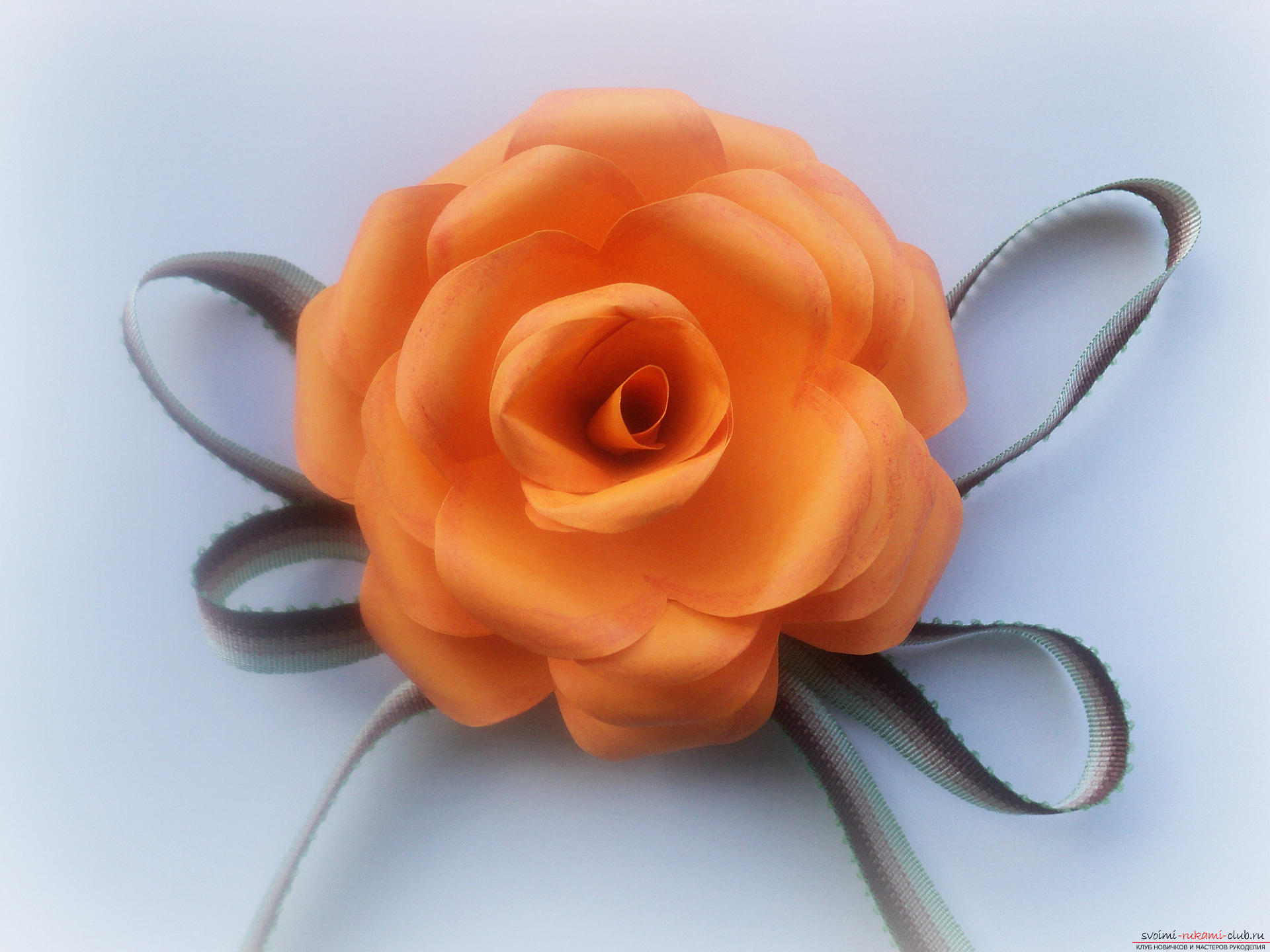 По нашему подробному мастер-классу с фото вы научитесь делать цветы своими руками – бумажные розы.. Фото №12